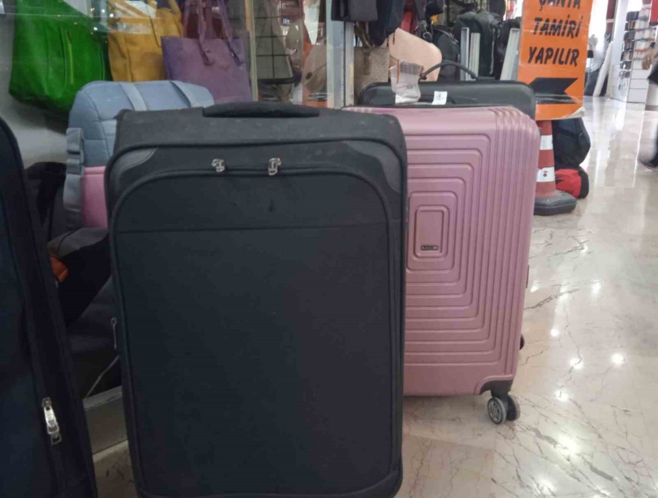 Çanta tamircilerinin yoğun ‘bayram’ mesaisi