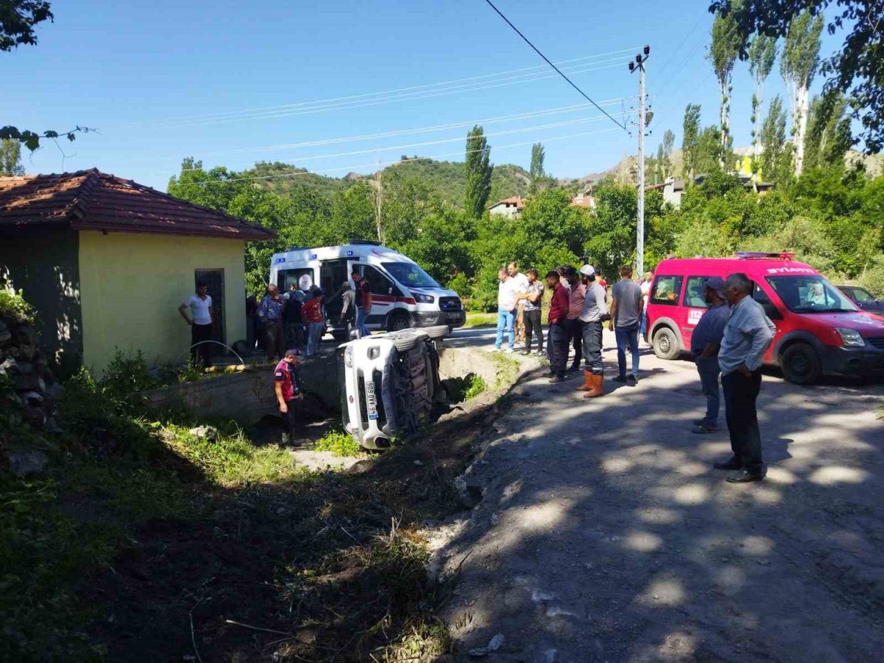 Kontrolden çıkan otomobil devrildi: 5 yaralı