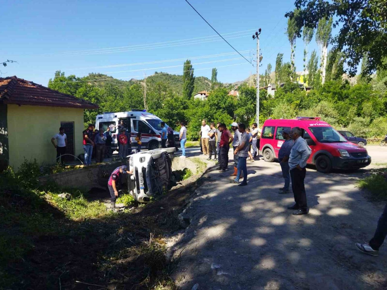 Kontrolden çıkan otomobil devrildi: 5 yaralı