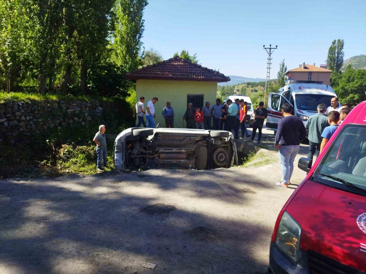 Kontrolden çıkan otomobil devrildi: 5 yaralı