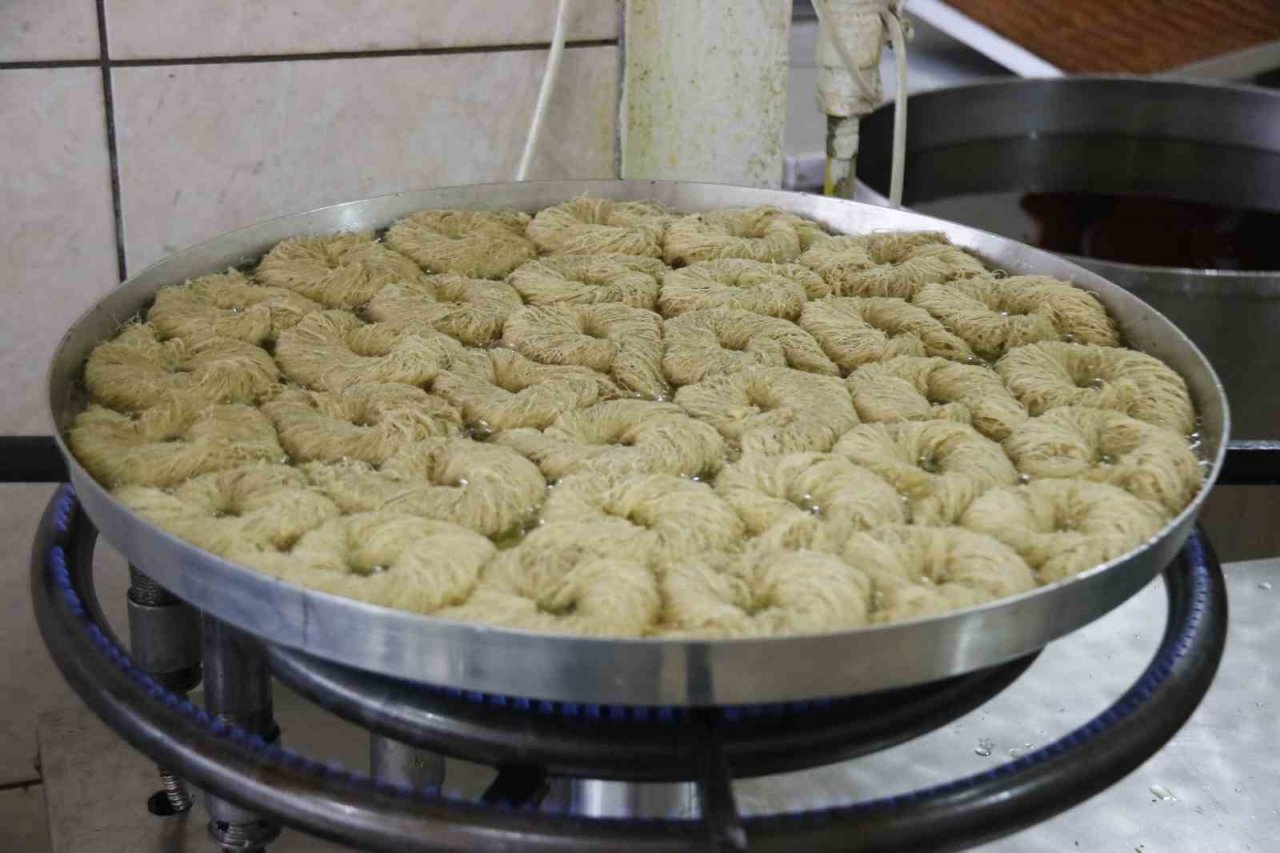 Diyarbakır’da Kurban Bayramı için 35 ton ’tescilli’ burma kadayıf üretilecek