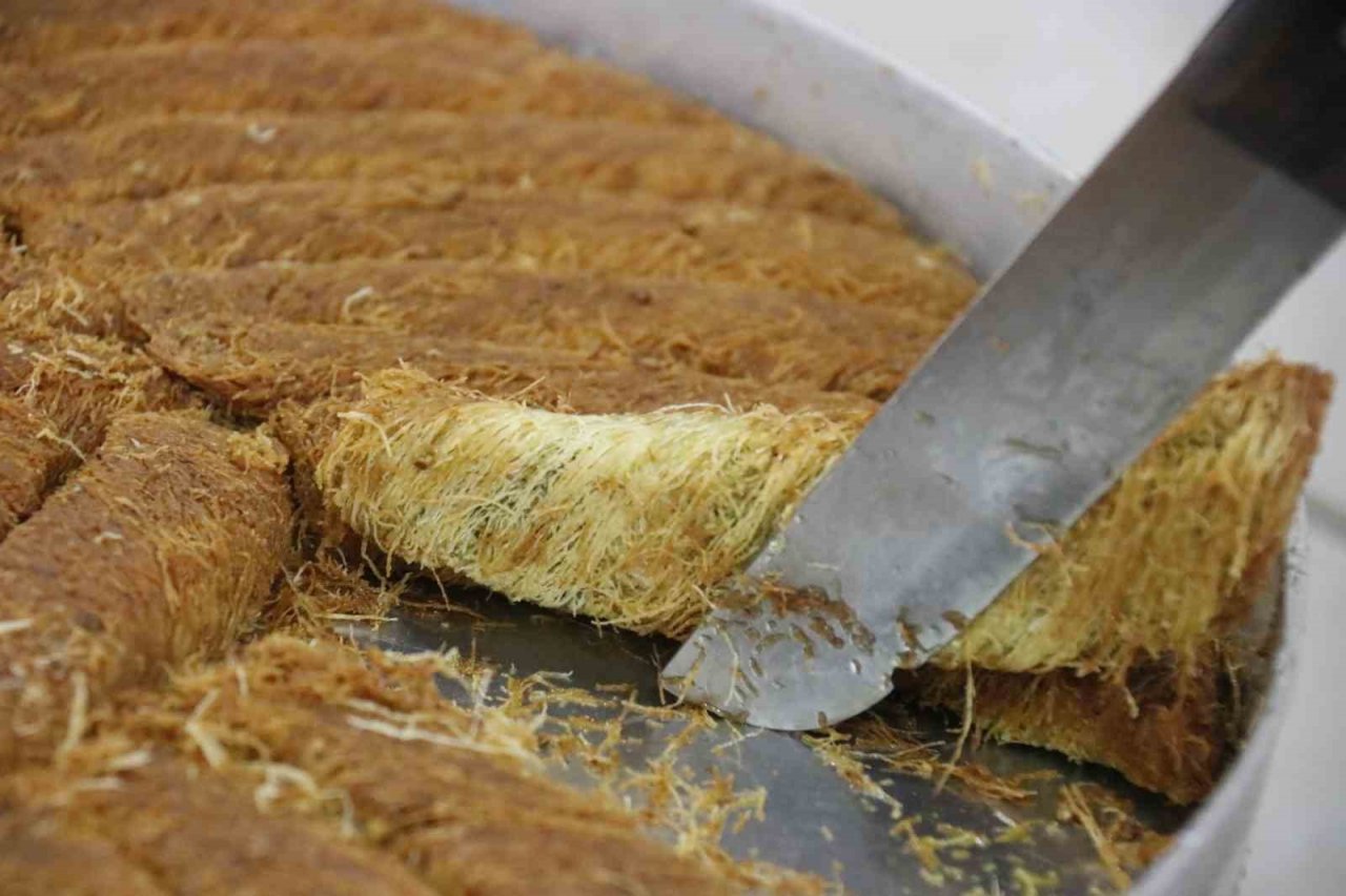 Diyarbakır’da Kurban Bayramı için 35 ton ’tescilli’ burma kadayıf üretilecek