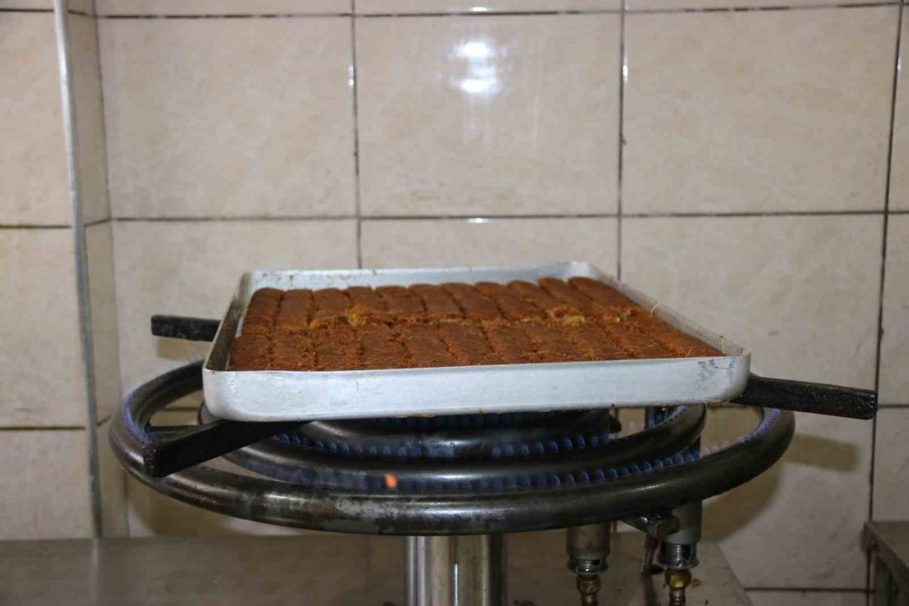 Diyarbakır’da Kurban Bayramı için 35 ton ’tescilli’ burma kadayıf üretilecek