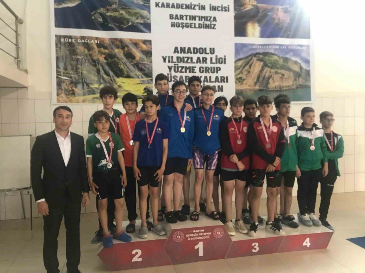Düzceli yüzücüler Bartın’dan 24 madalya ile döndü