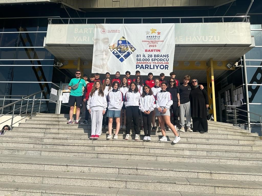 Düzceli yüzücüler Bartın’dan 24 madalya ile döndü