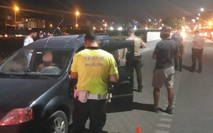 Edremit polisi ‘Bayram Huzuru’ operasyonunda didik didik aradı