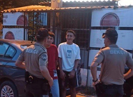 Edremit polisi ‘Bayram Huzuru’ operasyonunda didik didik aradı