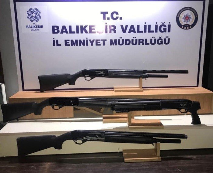 Edremit polisi ‘Bayram Huzuru’ operasyonunda didik didik aradı