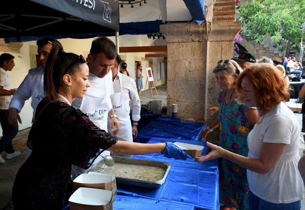 Ege’nin iki yakasını birleştiren Girit Festivali’ne yoğun ilgi