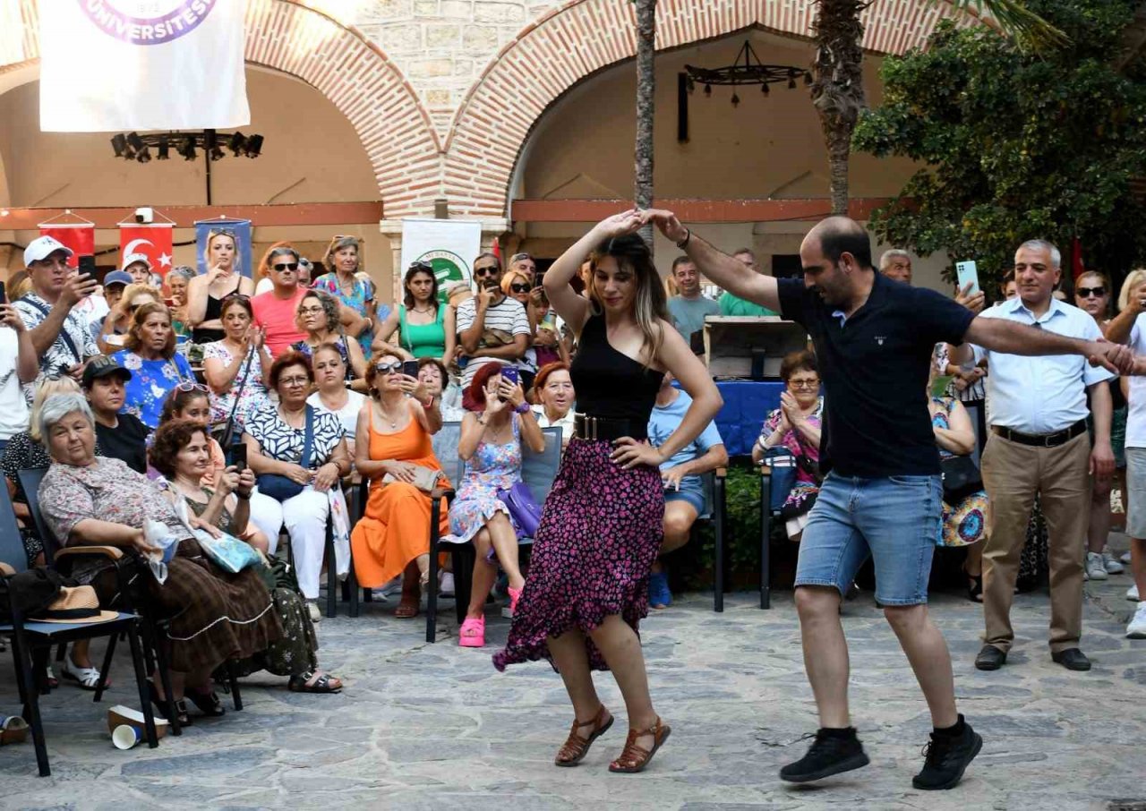 Ege’nin iki yakasını birleştiren Girit Festivali’ne yoğun ilgi