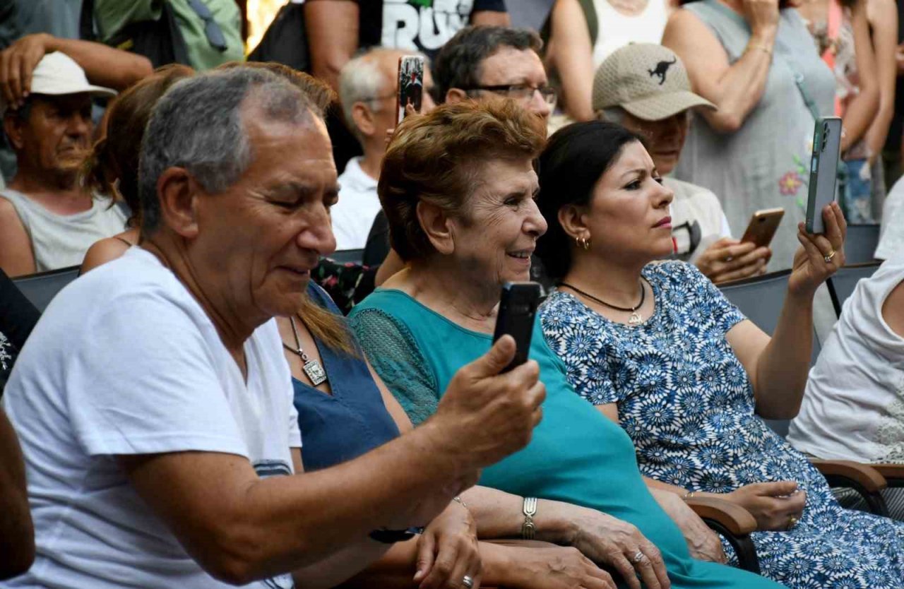 Ege’nin iki yakasını birleştiren Girit Festivali’ne yoğun ilgi
