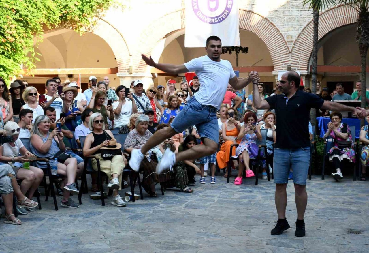 Ege’nin iki yakasını birleştiren Girit Festivali’ne yoğun ilgi
