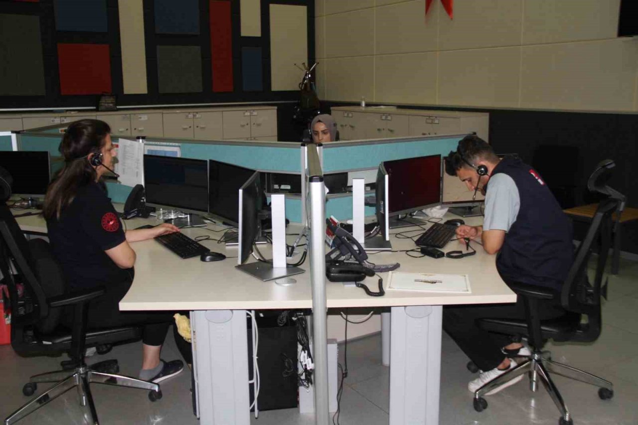 112 Acil Çağrı Merkezini arayarak ’Domatesi nereden alabilirim’ diye sormuşlar