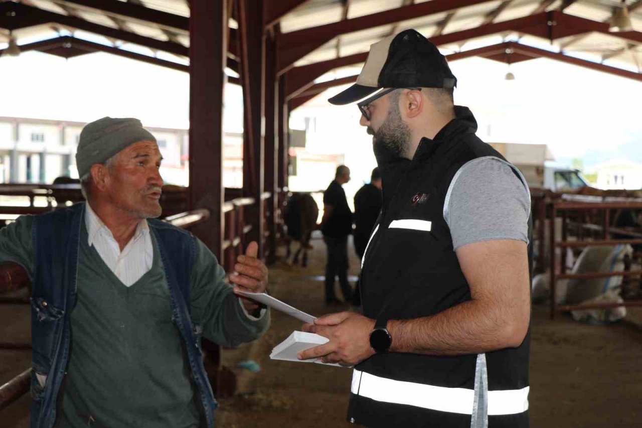 Erzincan polisinden kurban satıcılarına ’sahte para’ uyarısı