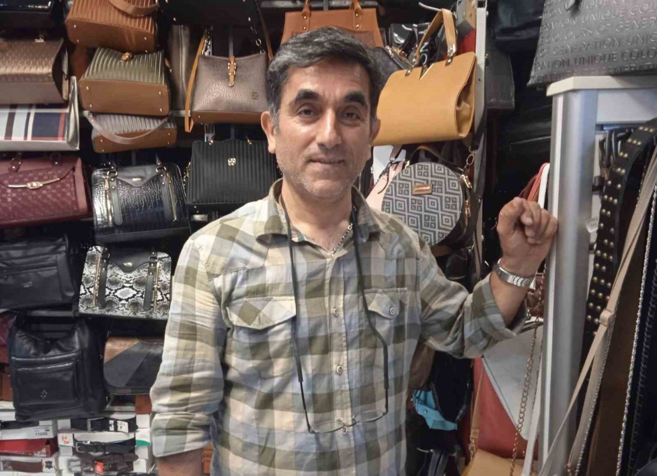 Çanta tamircilerinin yoğun ‘bayram’ mesaisi