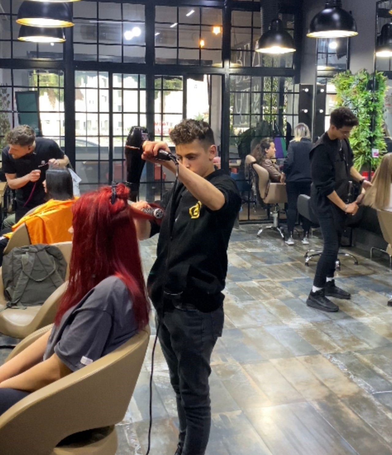 Isparta’da kuaförlerde bayram yoğunluğu başladı