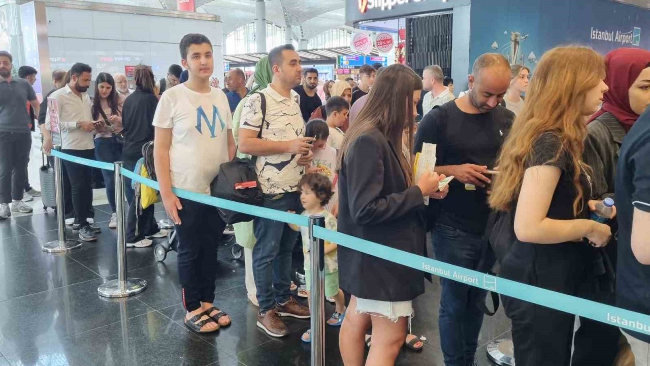 İstanbul Havalimanı’nda Kurban Bayramı öncesi yoğunluk sürüyor