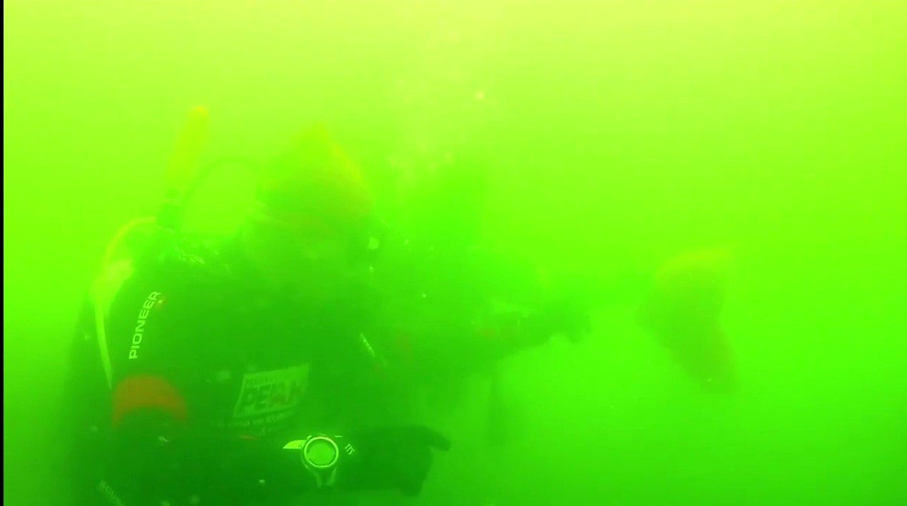 Pendik’te denizden çok sayıda araç lastiği çıktı