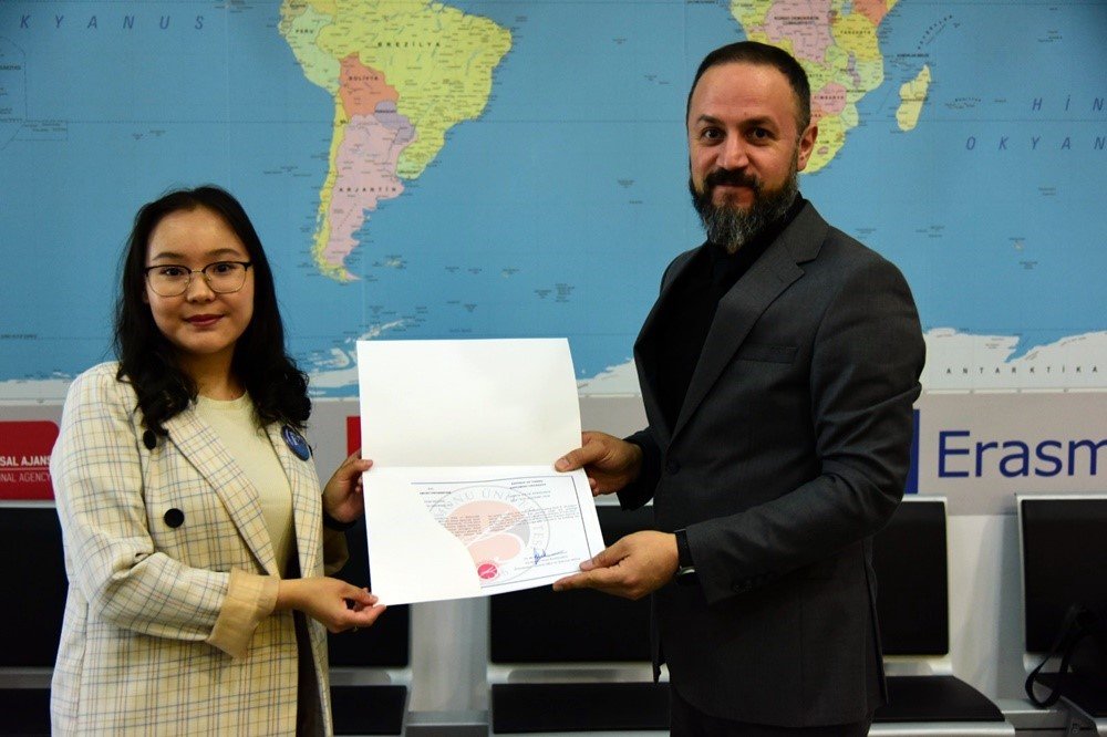Yabancı ülkelerden Kastamonu Üniversitesi’ne gelen öğrenciler sertifikalarını aldı