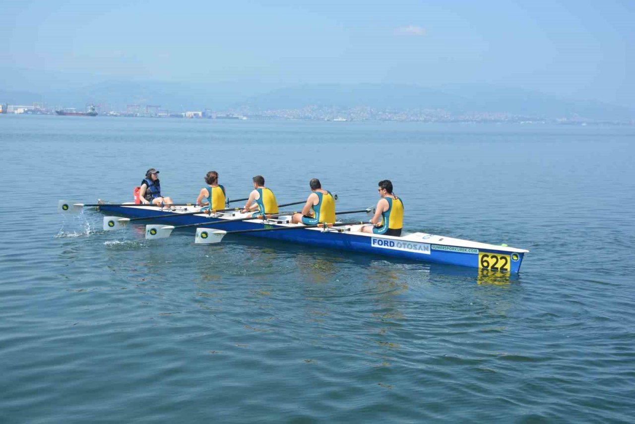 İzmit Körfezi’nde deniz küreği yarışları sona erdi