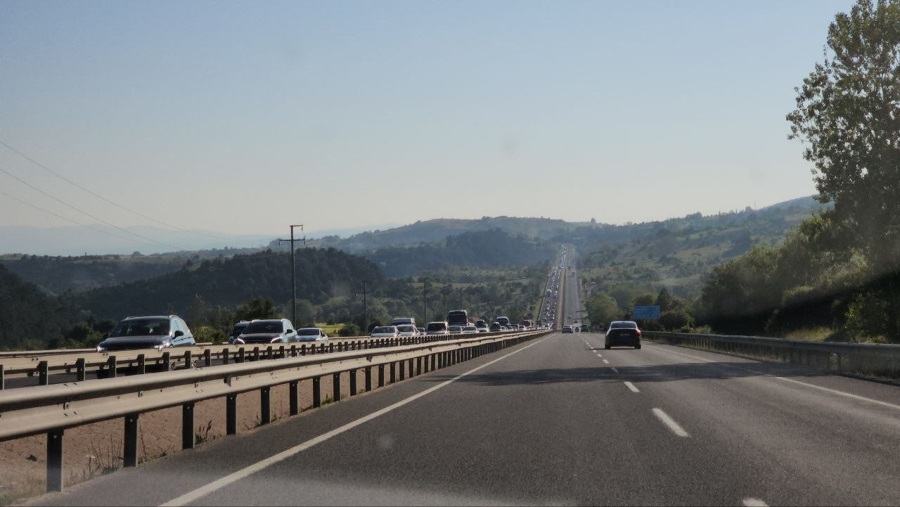 D-100 Karayolu’nda kilometrelerce bayram kuyruğu oluştu