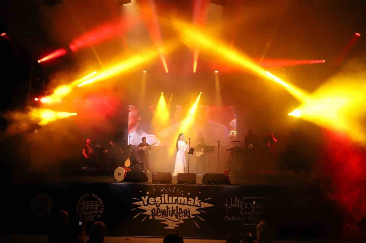 Sanatçı Elif Buse Doğan, Samsun’a hayran kaldı