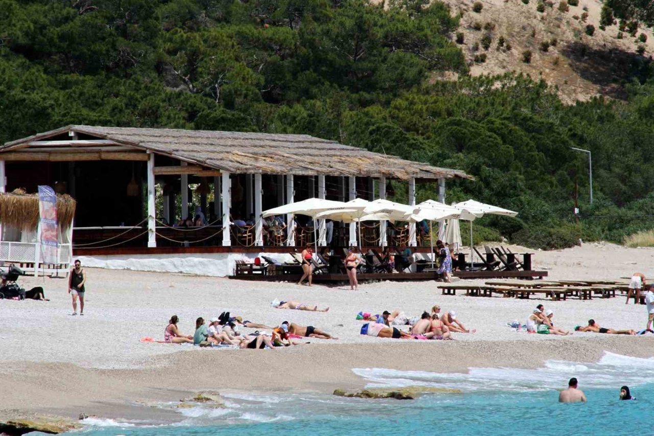 Ölüdeniz’de bayram yoğunluğu