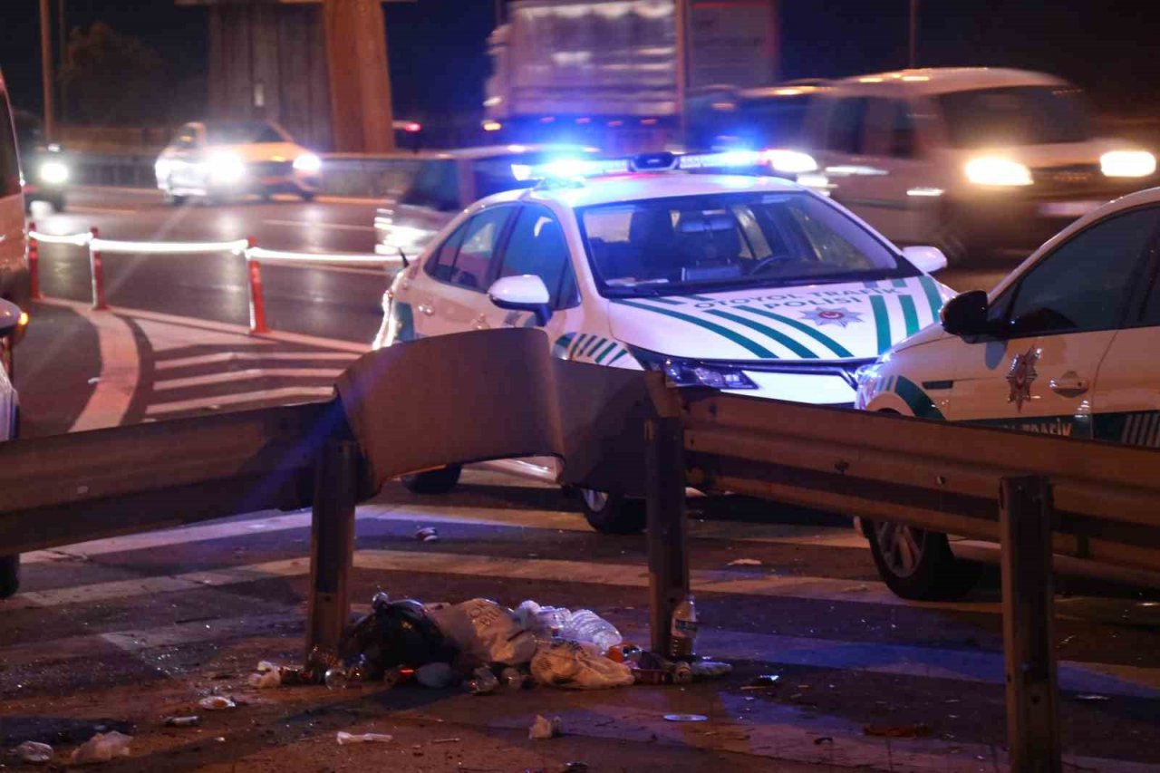Tatilcilerin yoğunluğu azaldı, çöpleri yollarda kaldı