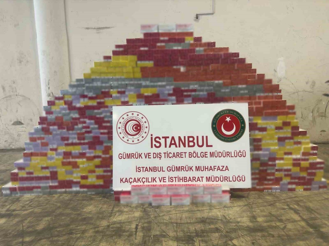 25 bin paket kaçak elektronik sigara tütünü ele geçirildi