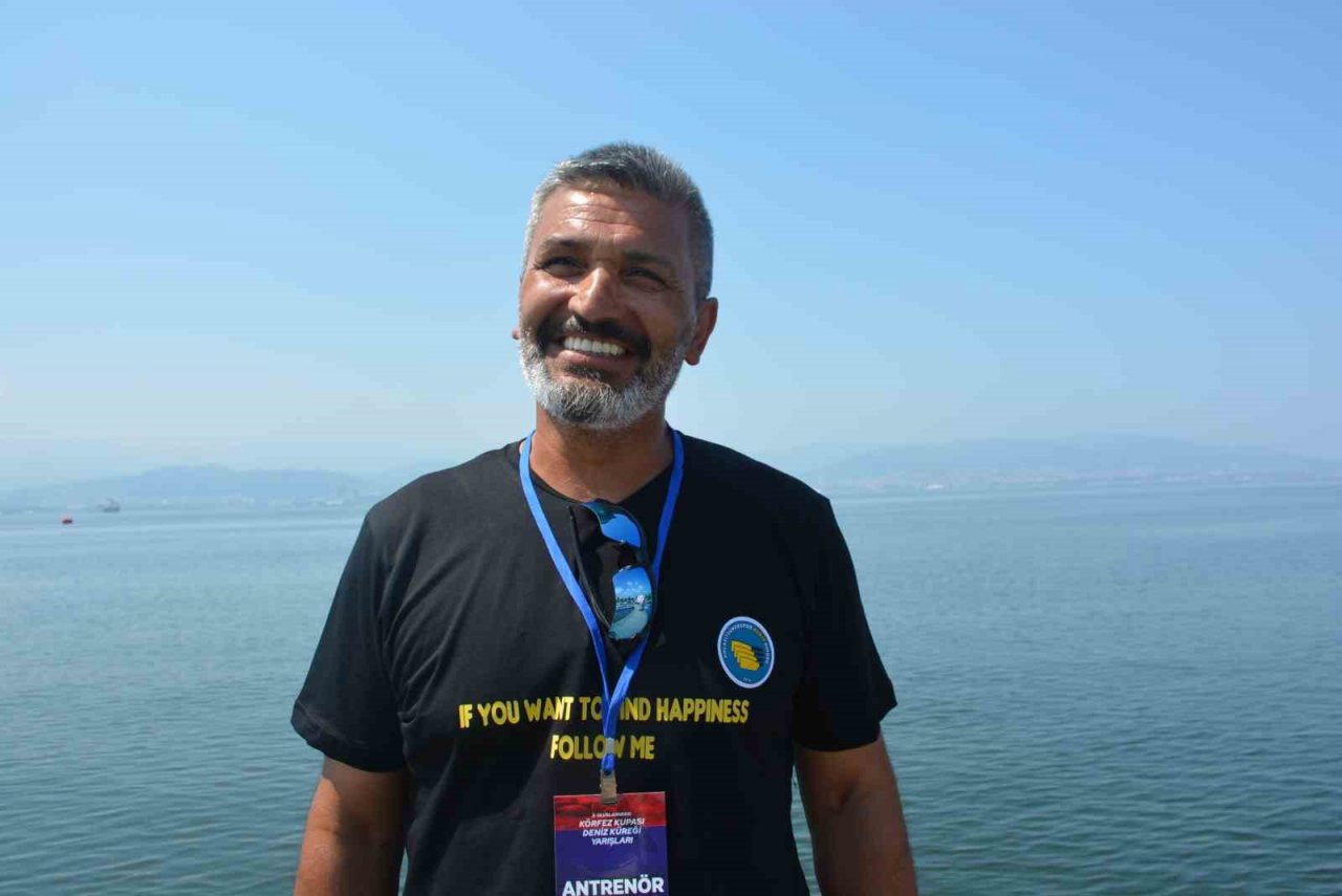 İzmit Körfezi’nde kürekçilerin kıyasıya mücadelesi ikinci gününde tüm hızıyla sürüyor