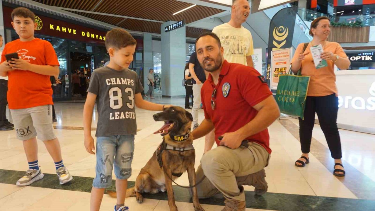 Narkotik köpeği ’Kongar’ ilgi odağı oldu