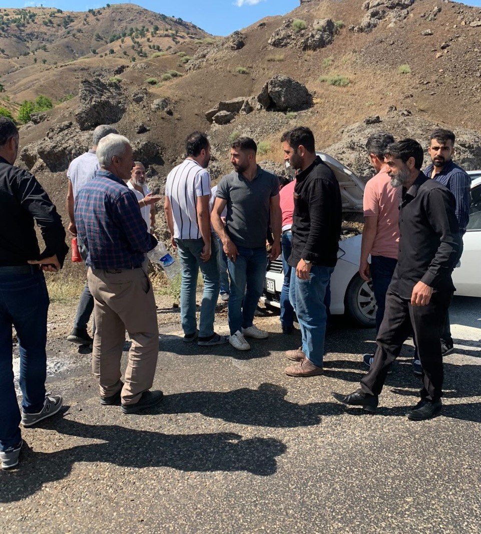 Seyir halindeki otomobil alev aldı