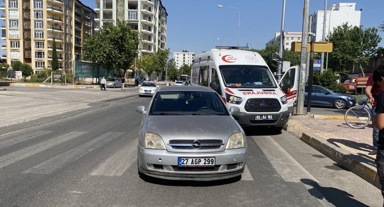 Otomobilin çarptığı yaya yaralandı