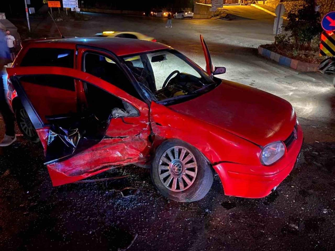 AK Parti Tunceli İl Başkanı Özaydın ve eşi trafik kazası geçirdi