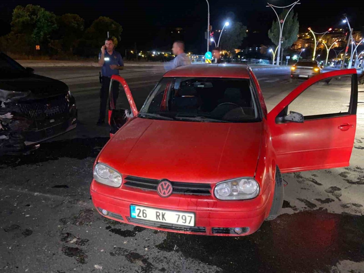 AK Parti Tunceli İl Başkanı Özaydın ve eşi trafik kazası geçirdi