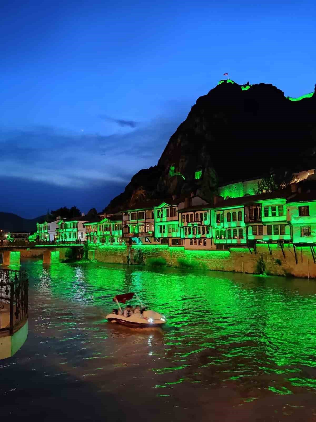 Amasya evleri uyuşturucuyla mücadele için ‘yeşile’ büründü