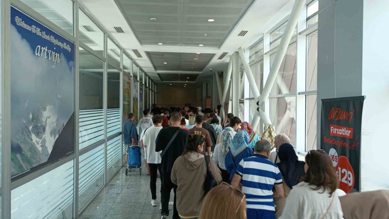 Sarp Sınır Kapısı’nda Kurban Bayramı tatili yoğunluğu