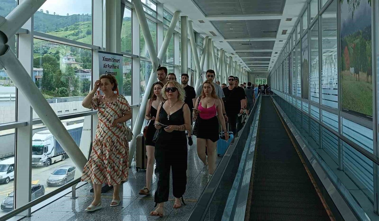 Sarp Sınır Kapısı’nda Kurban Bayramı tatili yoğunluğu