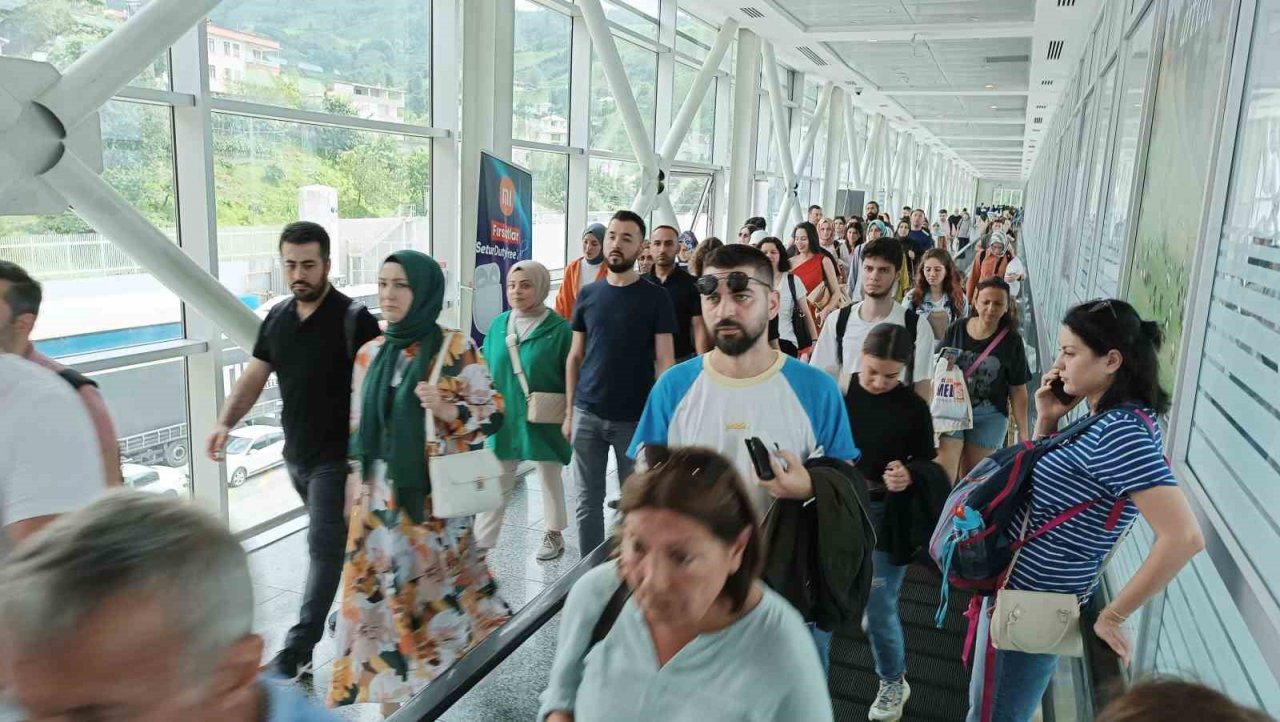 Sarp Sınır Kapısı’nda Kurban Bayramı tatili yoğunluğu