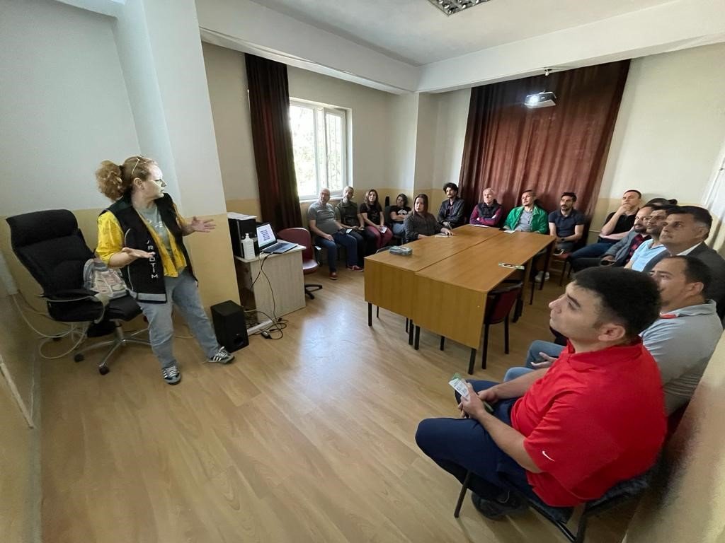 Uyuşturucunun zararlarına deniz altından dikkat çektiler