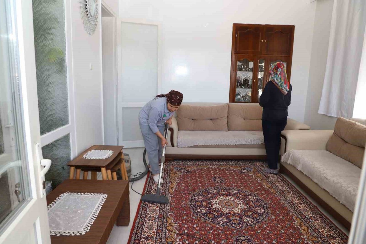 Bayram öncesi tüm yaşlıların evleri temizlendi