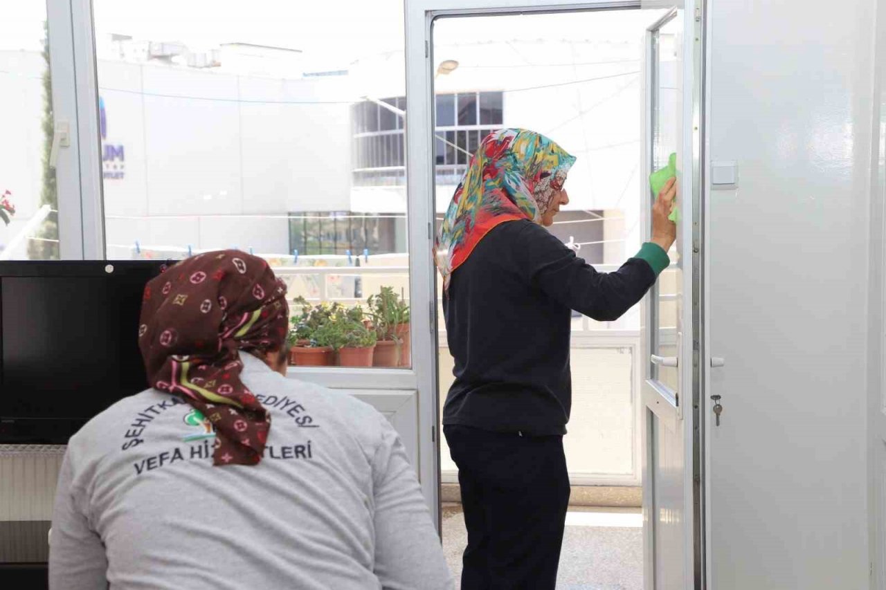 Bayram öncesi tüm yaşlıların evleri temizlendi