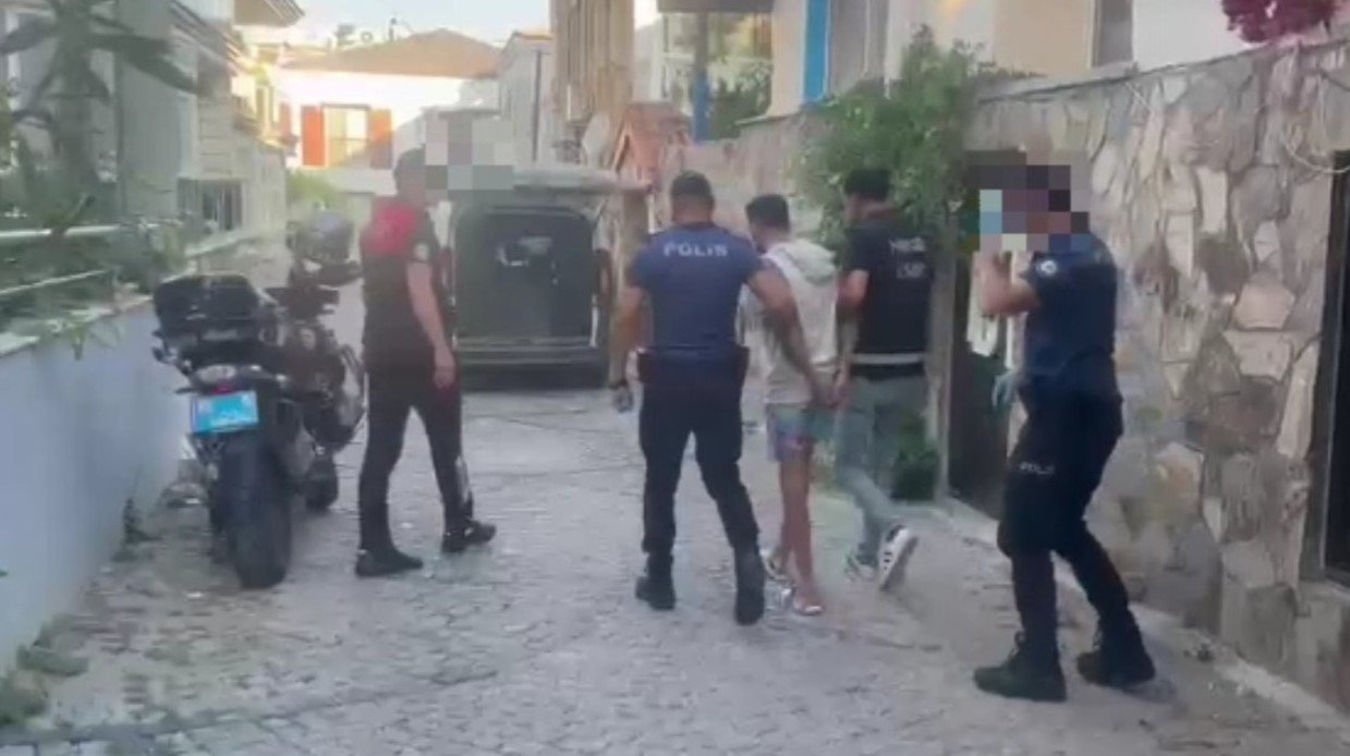 Bayram tatilinde Çeşme’de zehir operasyonu: 6 tutuklama