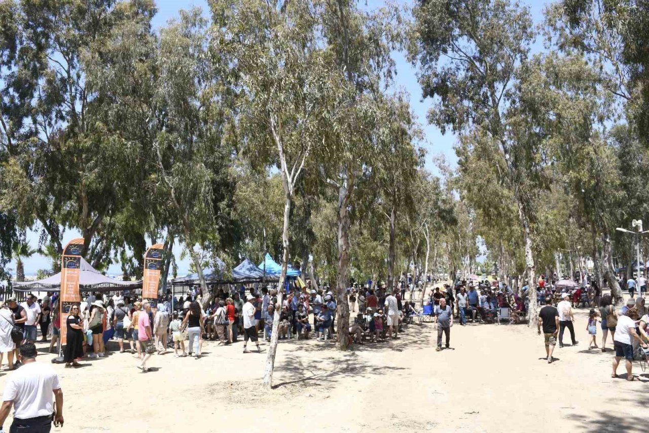 Binlerce Giritli Kuşadası’nda buluştu