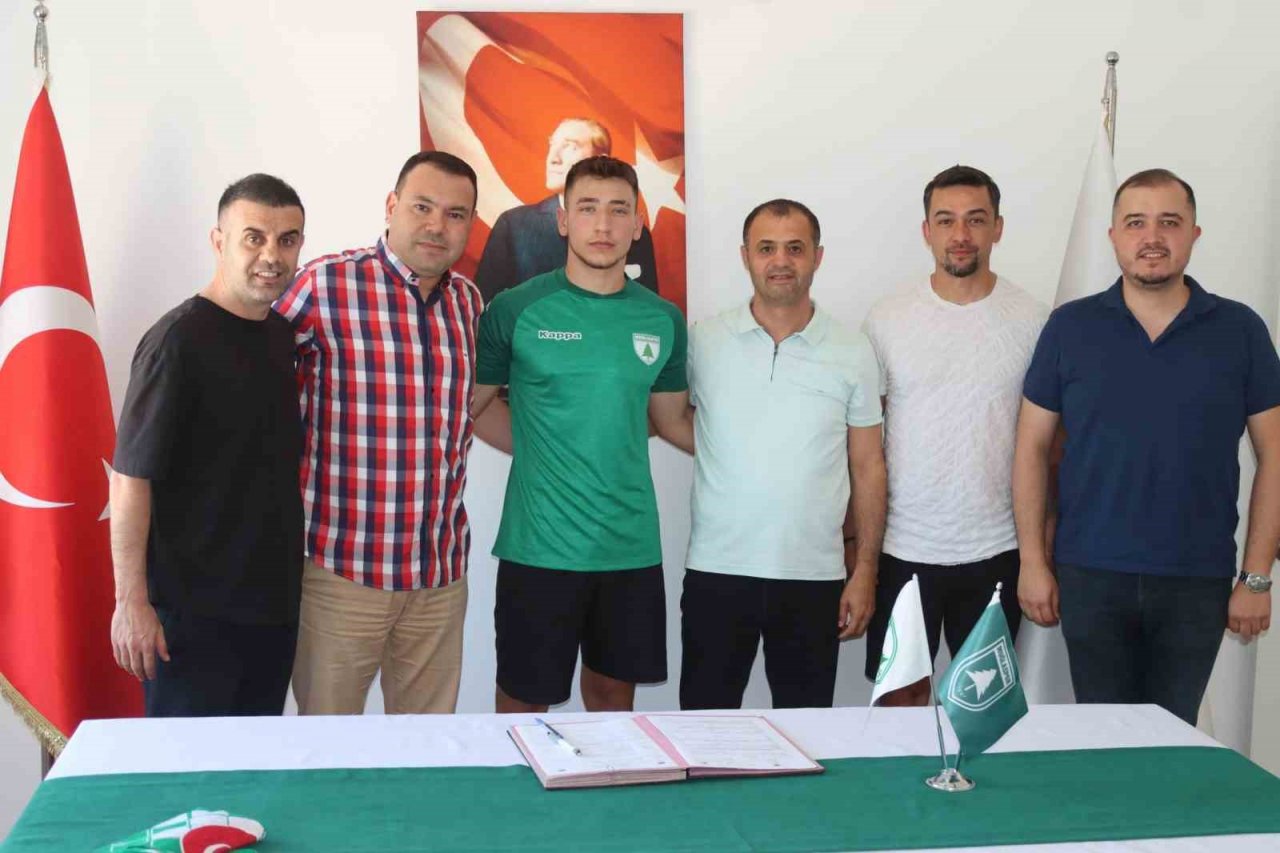 Muğlaspor 19 yaşındaki genç golcü ile yeniden anlaşmaya vardı