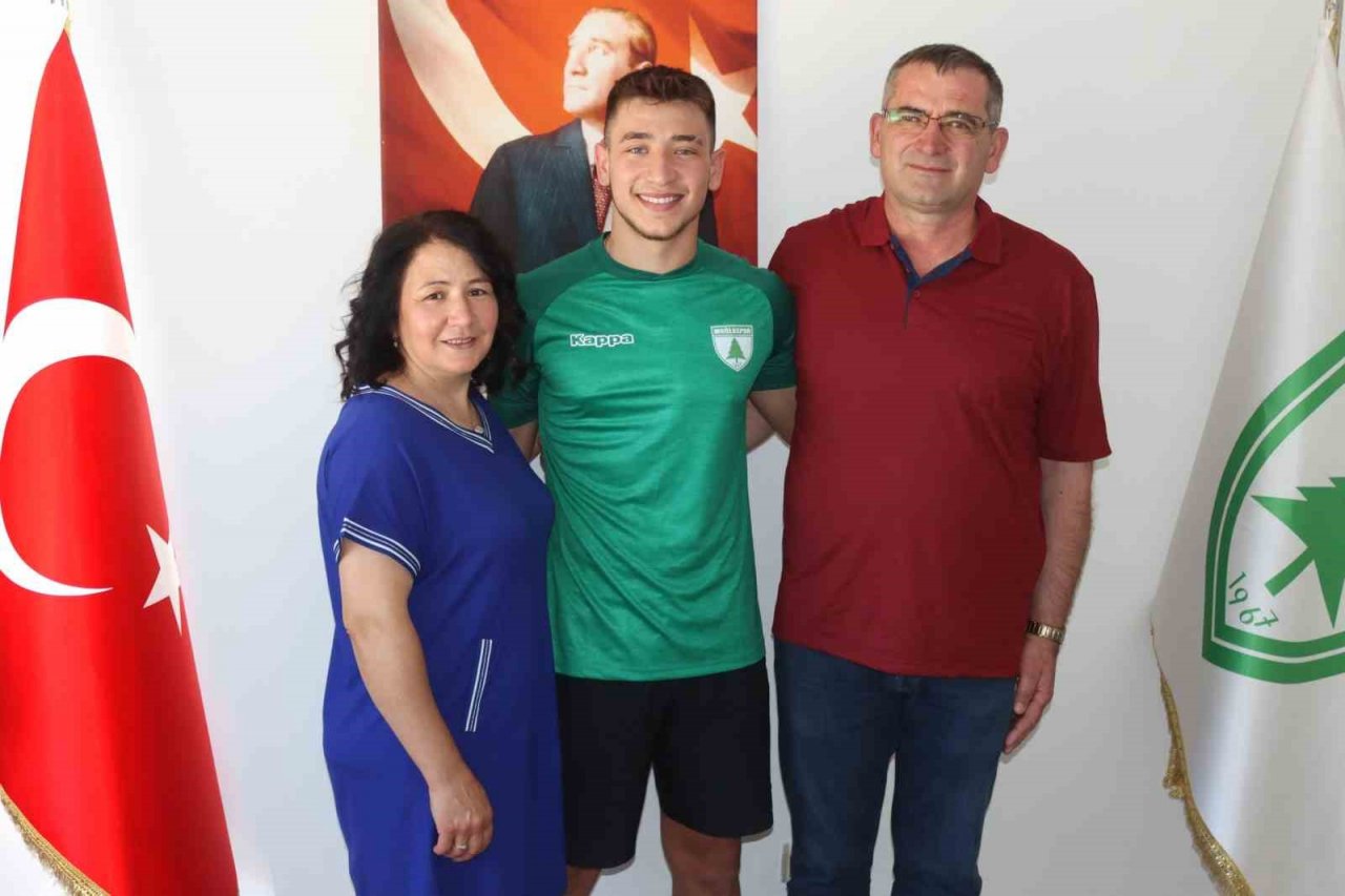 Muğlaspor 19 yaşındaki genç golcü ile yeniden anlaşmaya vardı