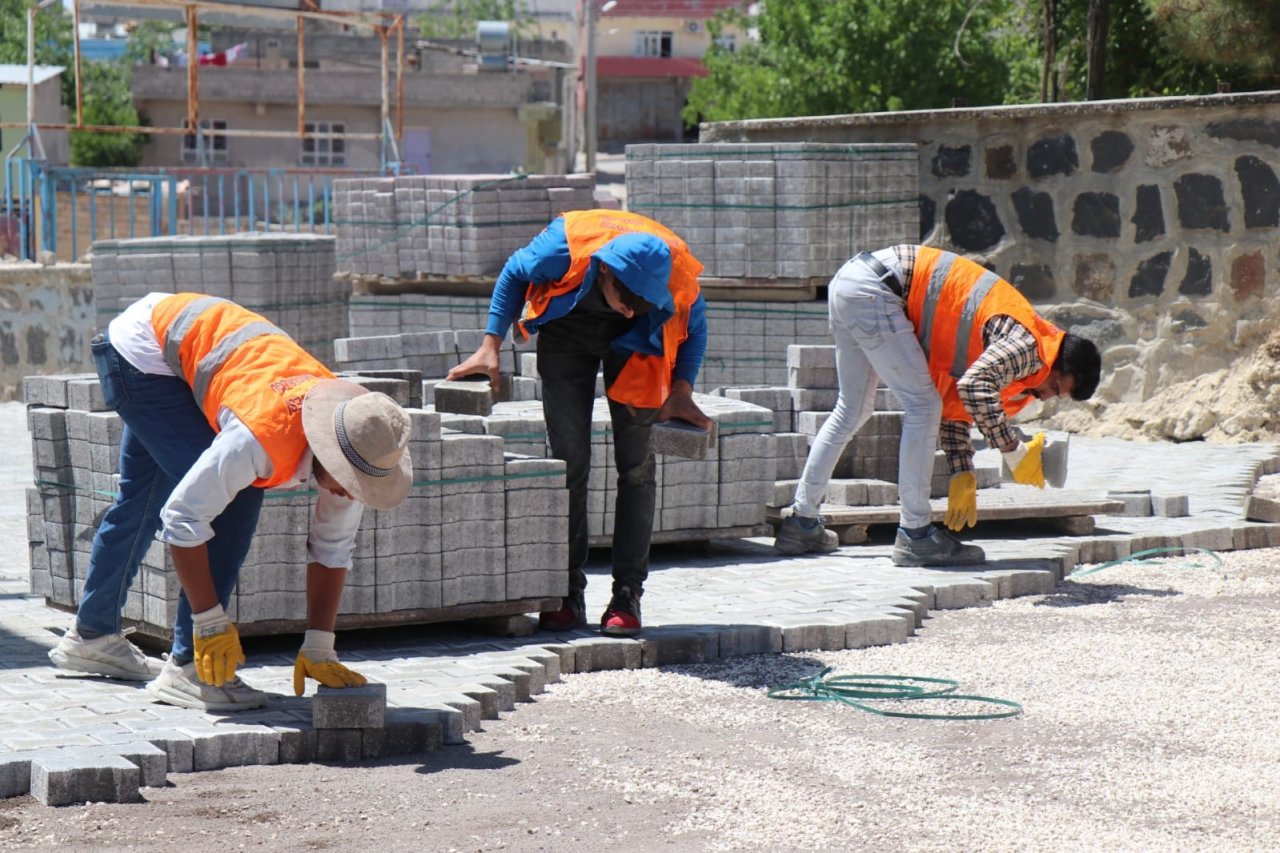 Bozova Belediyesinde üst yapı çalışmaları devam ediyor
