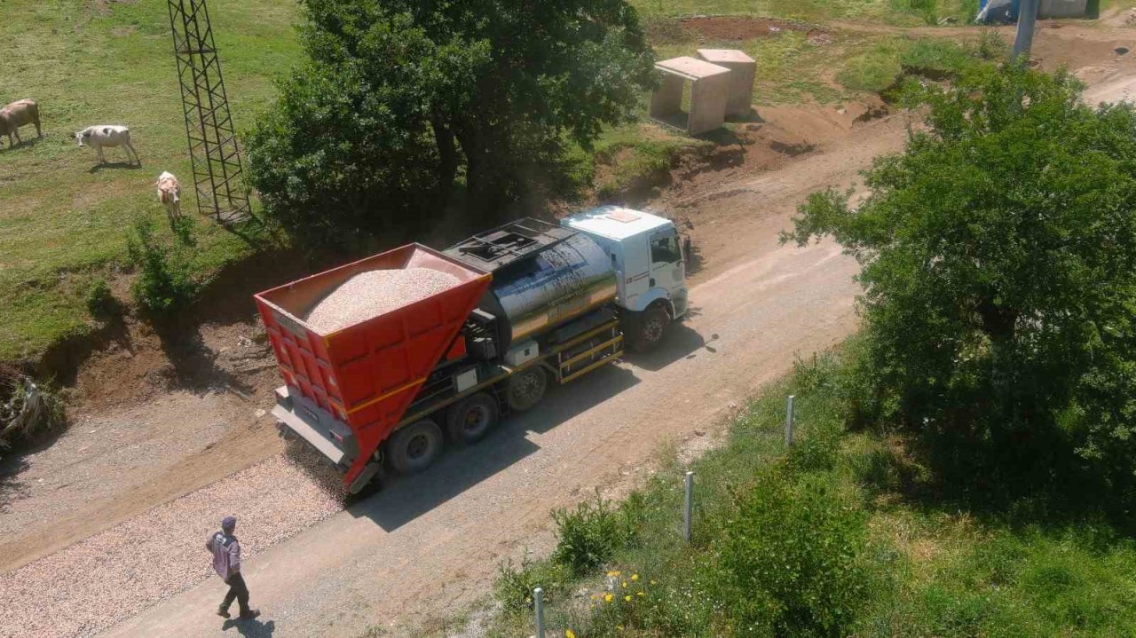 Bozüyük’te yol düzenleme çalışmaları devam ediyor