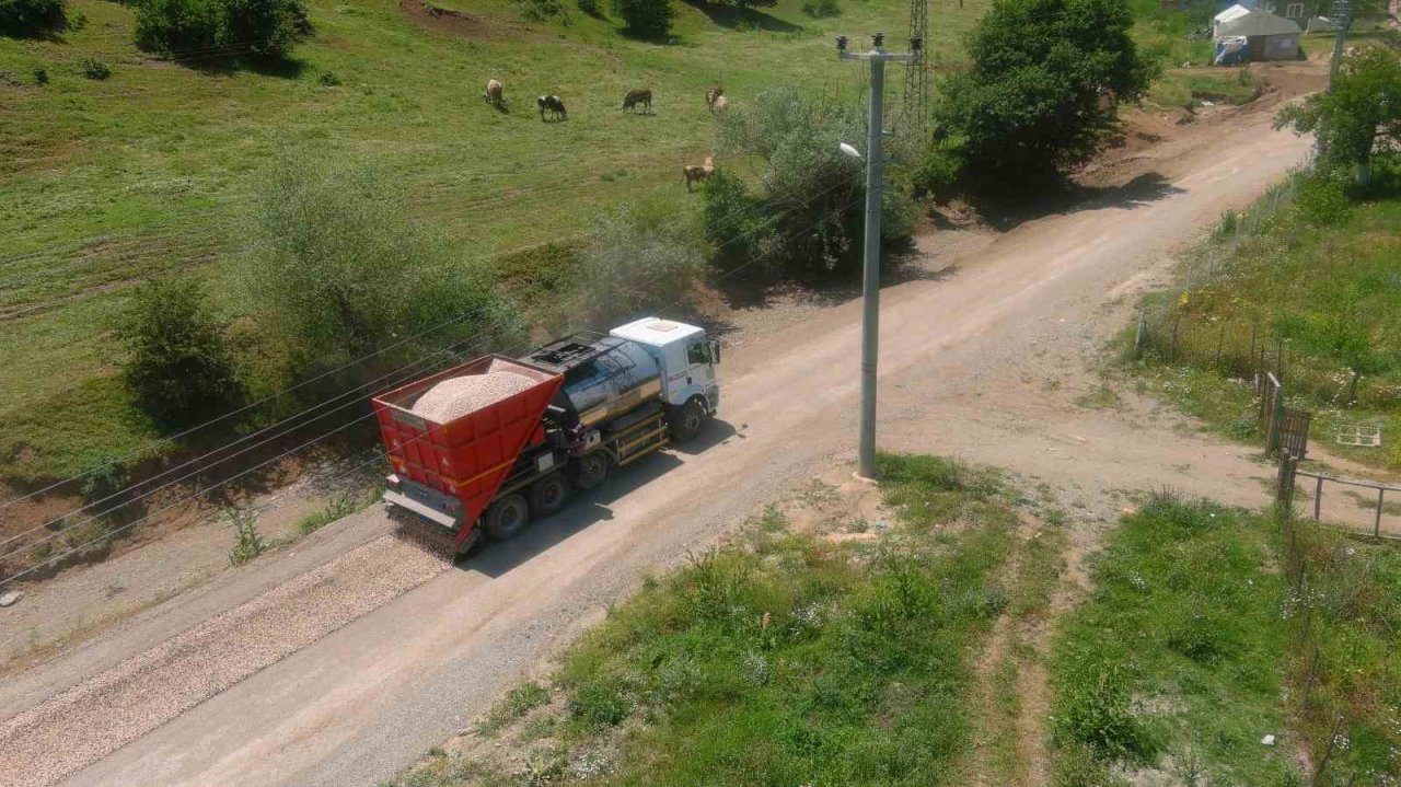 Bozüyük’te yol düzenleme çalışmaları devam ediyor