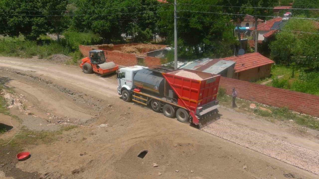 Bozüyük’te yol düzenleme çalışmaları devam ediyor